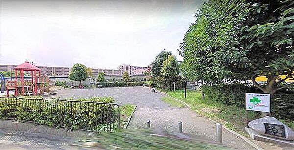本郷二丁目公園 徒歩6分。 410m