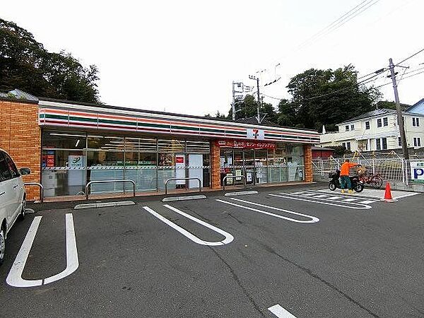 セブンイレブン横浜境木町店 徒歩11分。 900m