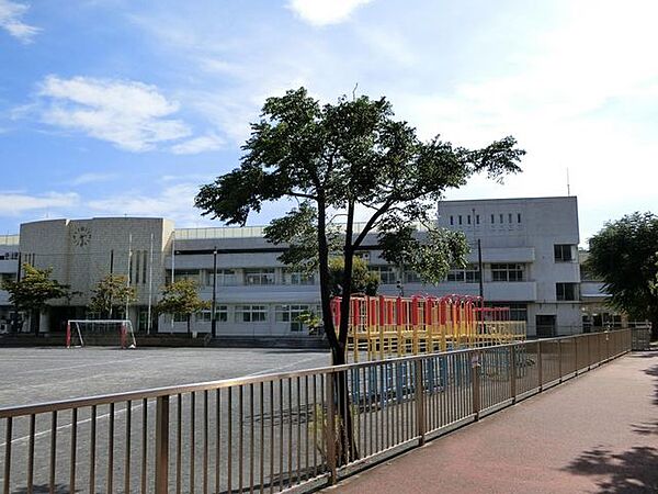 横浜市立秋葉小学校 徒歩7分。 490m