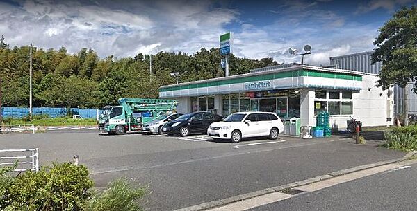 ファミリーマート瀬谷北町店 徒歩9分。 700m