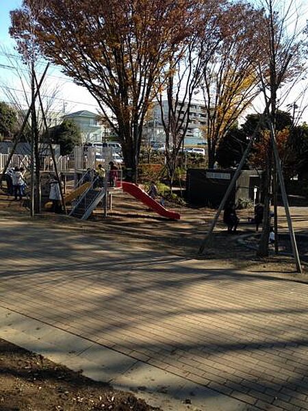 二ツ橋公園 徒歩1分。 80m