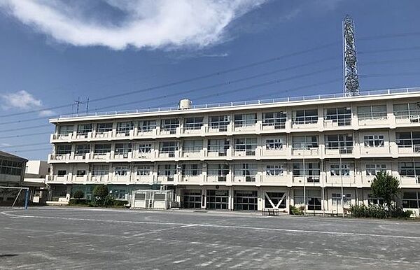 横浜市立名瀬小学校 徒歩14分。 1060m