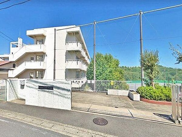 横浜市立汲沢中学校 徒歩25分。 1930m