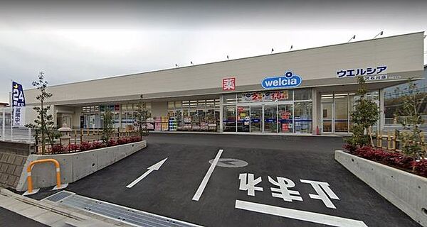 ウエルシア藤沢石川店 徒歩4分。 280m