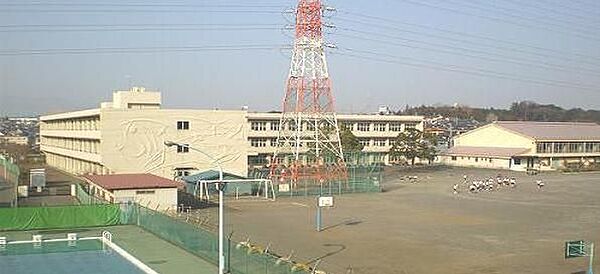 綾瀬市立寺尾小学校 徒歩8分。 580m