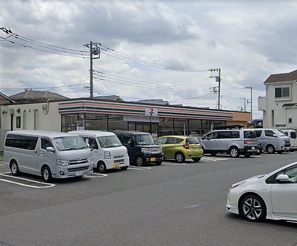 セブンイレブン綾瀬早川城山 徒歩7分。 560m