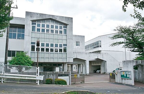 横浜市立上白根北中学校 徒歩3分。 250m