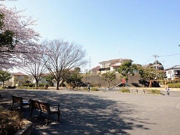 阿久和小金第一公園 徒歩2分。 110m