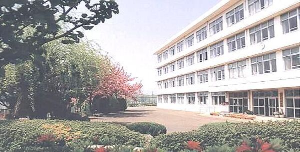 綾瀬市立城山中学校 徒歩11分。 840m