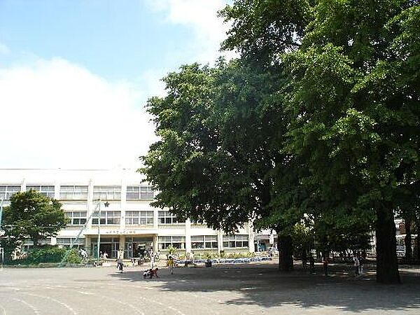 大和市立大和小学校 徒歩9分。 720m