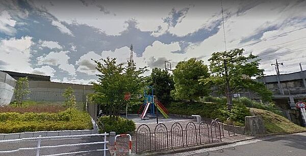 阿久和雨池公園 徒歩3分。 190m