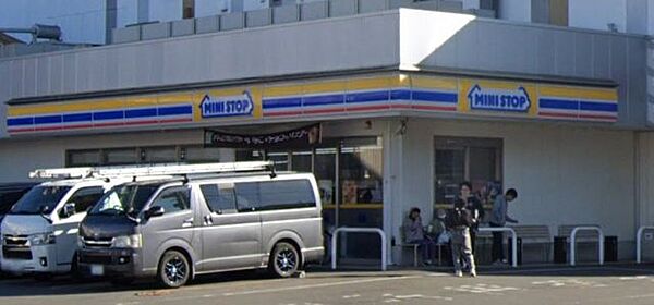 ミニストップメガフェイス座間店 徒歩9分。 680m