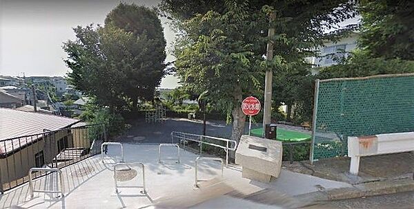 笹野台第四公園 徒歩2分。 150m