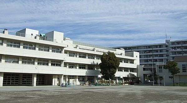 横浜市立倉田小学校 徒歩4分。 270m