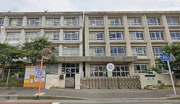 藤沢市立羽鳥小学校 徒歩13分。 1010m