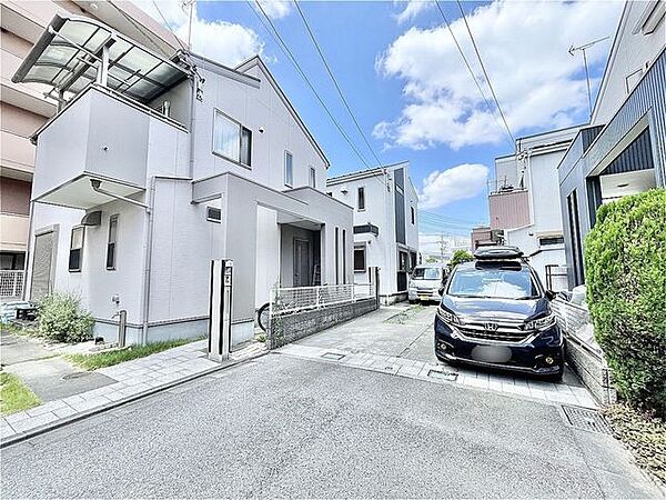 前面道路含む外観