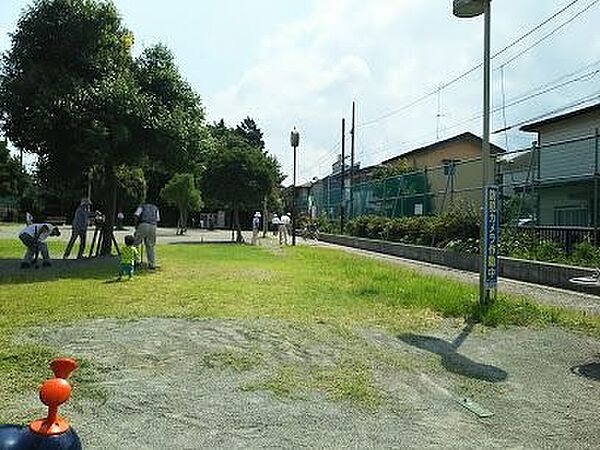 南林間むつみ公園 徒歩17分。 1320m