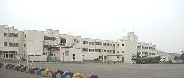 綾瀬市立北の台小学校 徒歩7分。 550m