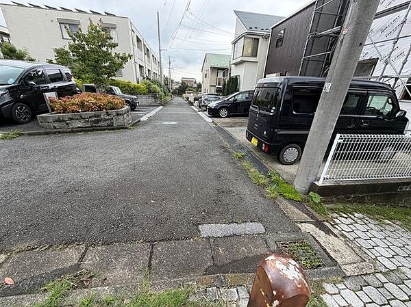 前面道路含む外観