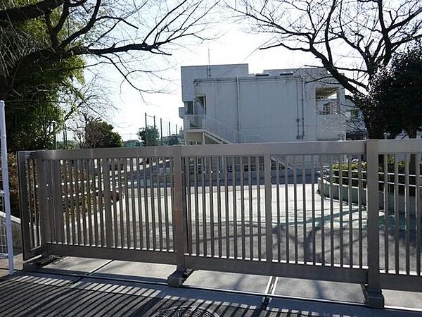 横浜市立秋葉中学校 徒歩22分。 1710m