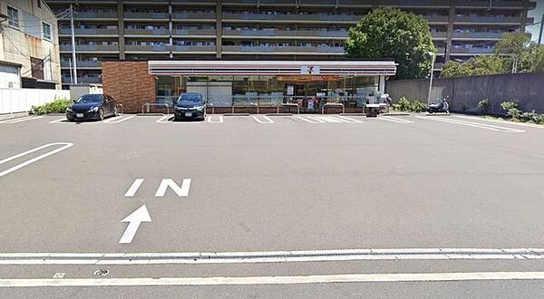 セブンイレブン 戸塚上矢部町店 徒歩7分。 520m