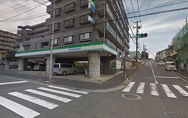 ファミリーマート戸塚名瀬町店 徒歩24分。 1900m