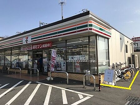 セブンイレブン横浜新桜ケ丘2丁目店 徒歩11分。 900m