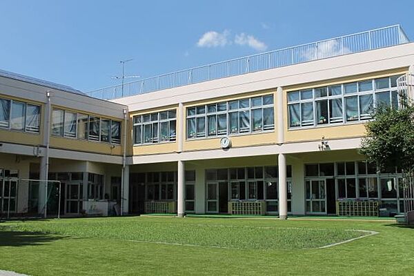 中央林間幼稚園 徒歩10分。 800m
