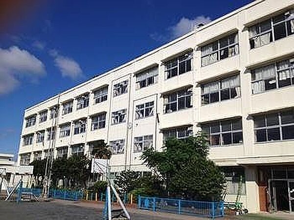 横浜市立星川小学校 徒歩10分。 800m