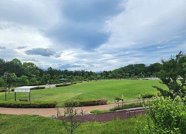 くずはら里山広場 徒歩14分。 1100m