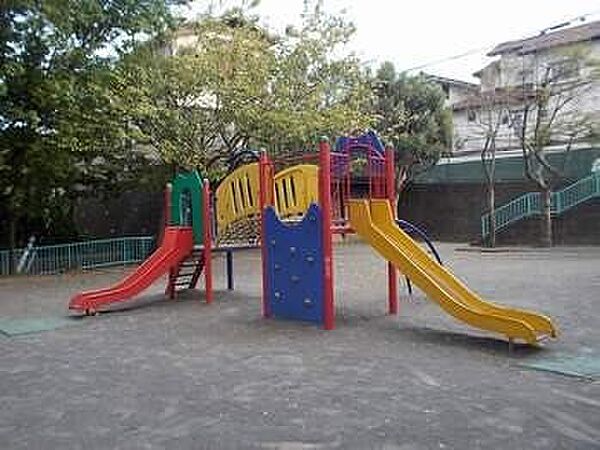権太坂三丁目公園 徒歩4分。 280m