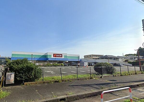 DCM大和深見店 徒歩17分。 1360m