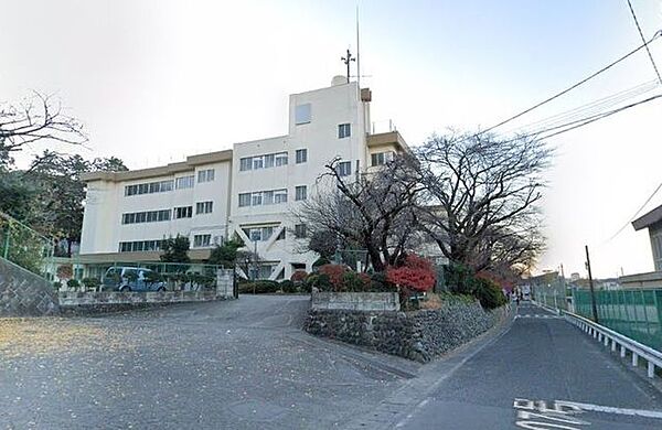 海老名市立海老名中学校 徒歩5分。 340m