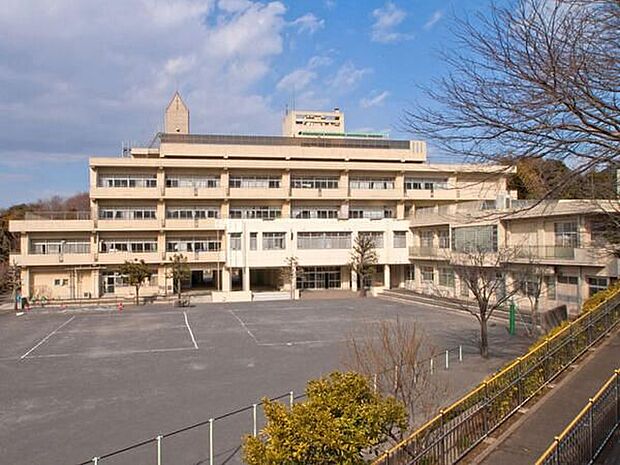 横浜市立東俣野小学校 徒歩9分。 700m
