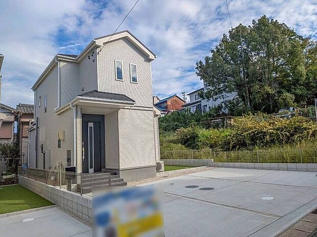 最大3台駐車可能。駐車スペースが広いため、来客の対応にも便利