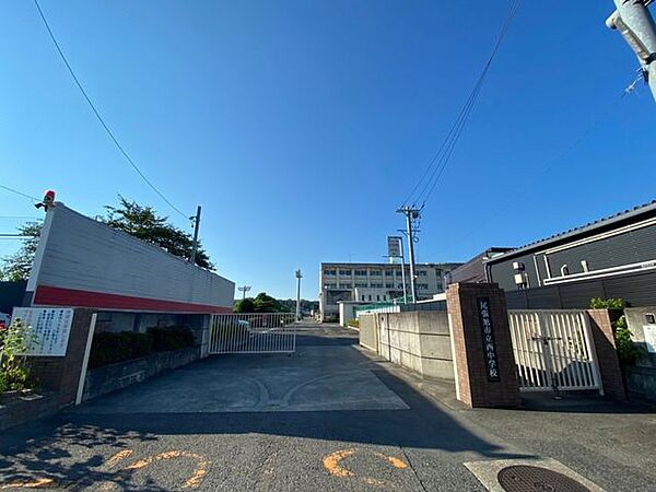 尾張旭市立　西中学校 1090m