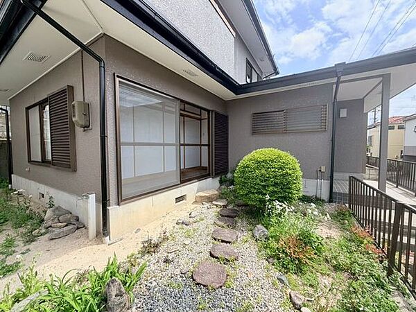 四季の移ろいを毎日のように感じることができそうですね。お気に入りの花を植えてガーデニングを楽しんだり、家庭菜園で野菜を育てたり。土や緑と触れ合う時間が、毎日の暮らしに豊かな潤いを与えてくれます。