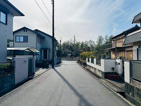 【SIC、WIC×3で完備で収納豊富】5LDK！LDK＋洋室で広々21.5帖！幅員の広い前面道路！