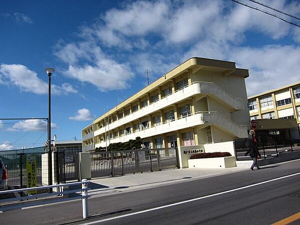 瀬戸市立效範小学校 1670m