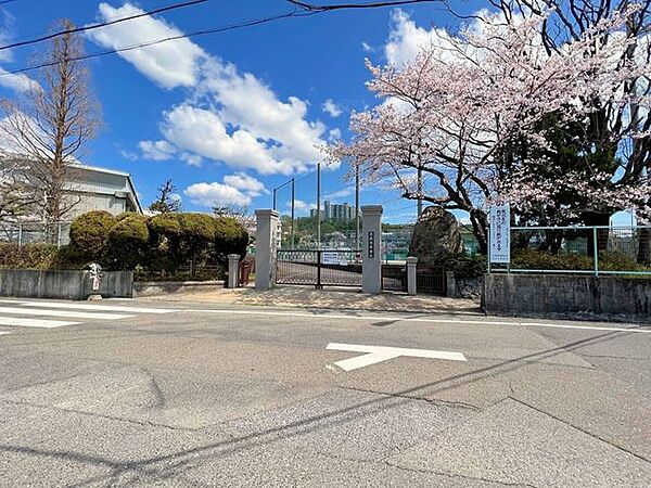 高蔵寺中学校 1540m