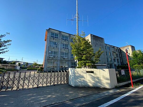 尾張旭市立　三郷小学校 950m