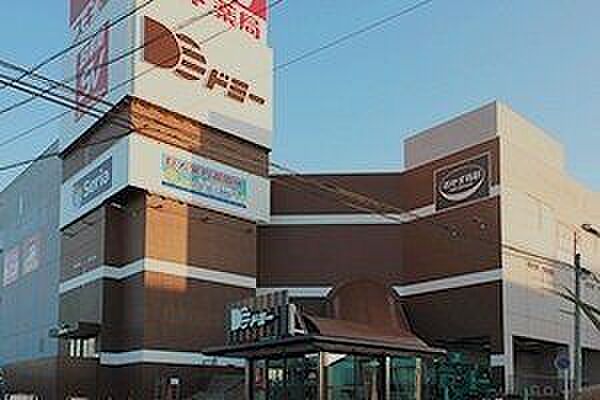 ドミー瀬戸菱野店新鮮な生鮮食品や惣菜、日用品が豊富に揃う地域密着型のスーパーマーケットです。毎日の食卓を美味しく彩る食材をお値打ち価格で提供し、周辺住民の健康的で豊かな暮らしを足元から支える心強い…
