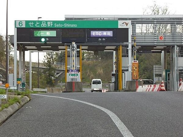 せと品野IC東海環状自動車道に位置し、瀬戸市内や多治見方面、豊田方面への移動を実現する便利なインターチェンジです。周辺エリアのアクセス向上や観光、物流の円滑化に貢献し、地域の快適なカーライフを支え…