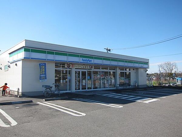 ファミリーマート瀬戸中水野店24時間営業で、お弁当や惣菜、ファミチキなどのホットスナック、日用品まで揃うコンビニです。便利な各種サービスやATMも完備。周辺住民の快適な日常と急な困りごとを足元から…