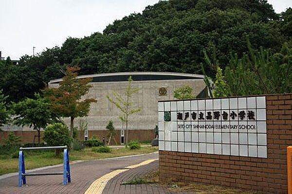 瀬戸市立品野台小学校児童の自主性や豊かな心を育み、知・徳・体の調和がとれた健やかな成長を目指す市立小学校です。あたたかい地域社会との連携を大切にしながら、安心・安全な教育環境で未来を担う子どもたち…