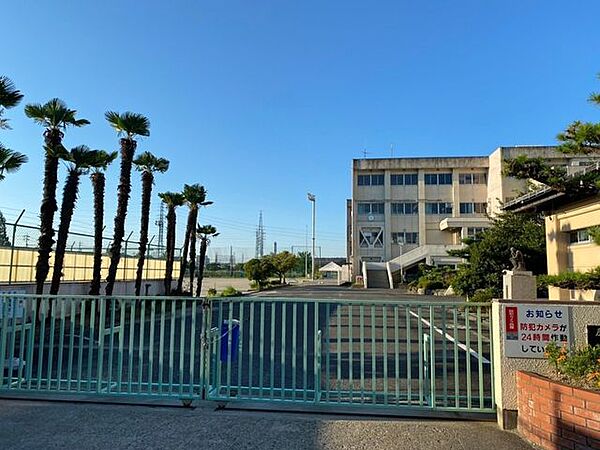 尾張旭市立　東中学校生徒の自主性や豊かな心を育み、知・徳・体の調和がとれた健やかな成長を目指す中学校です。あたたかい地域社会との連携を大切にしながら、安心・安全な教育環境で未来を担う子どもたちを育…
