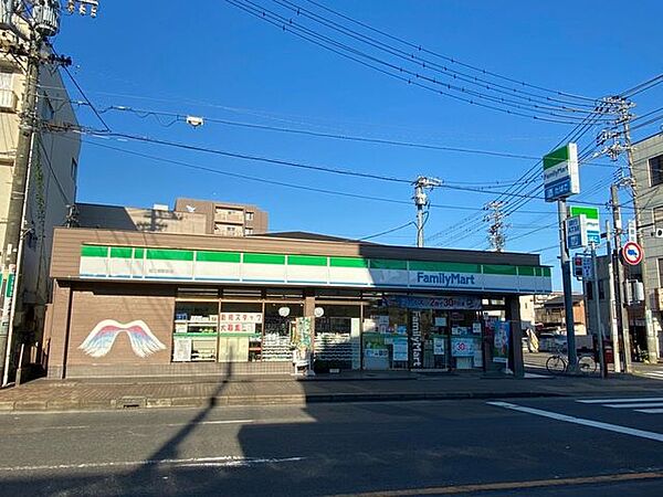 ファミリーマート旭三郷駅前店身近にあると何かと便利なコンビニエンスストアです。ちょっとしたお買い物はもちろん、お出かけ前や帰宅途中にも気軽に立ち寄ることができ、日々の暮らしを快適にサポートしてくれ…