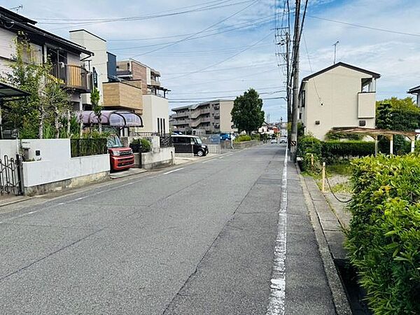 【スーパー徒歩10分圏内と買い物に便利】瑞鳳小・西中！広々前面道路で車の出し入れ快適！建築条件無し！