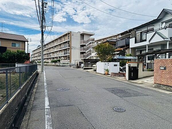 【スーパー徒歩10分圏内と買い物に便利】瑞鳳小・西中！広々前面道路で車の出し入れ快適！建築条件無し！