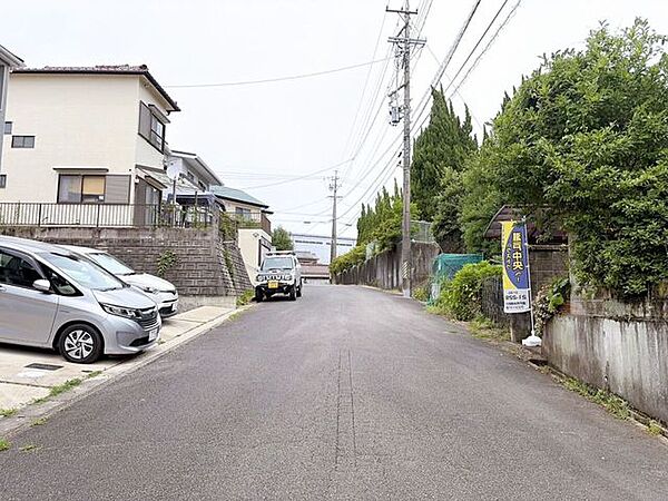 【建築条件なし！】前面道路が約6ｍあり、車の出し入れもラクラク！お好きなハウスメーカーで建築可能！